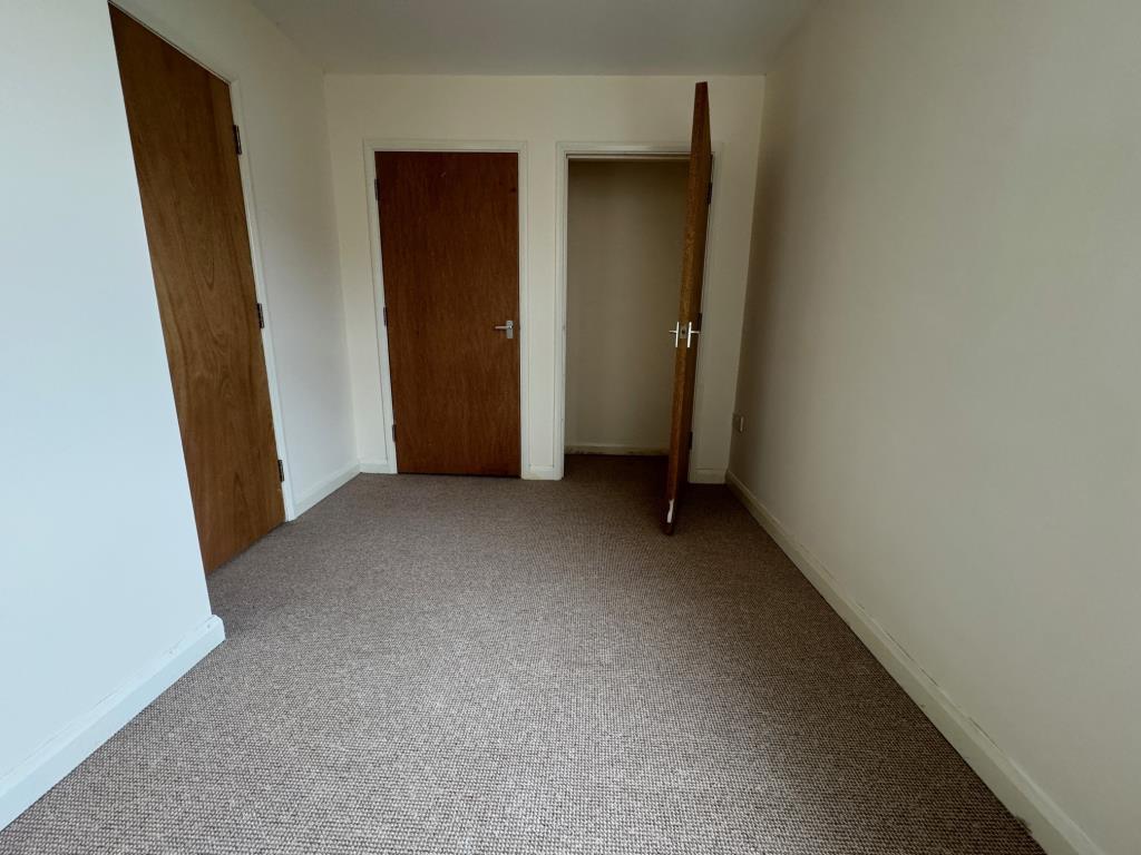 Lot: 46 - FREEHOLD BLOCK OF FOUR FLATS - Flat 2 - Bedroom